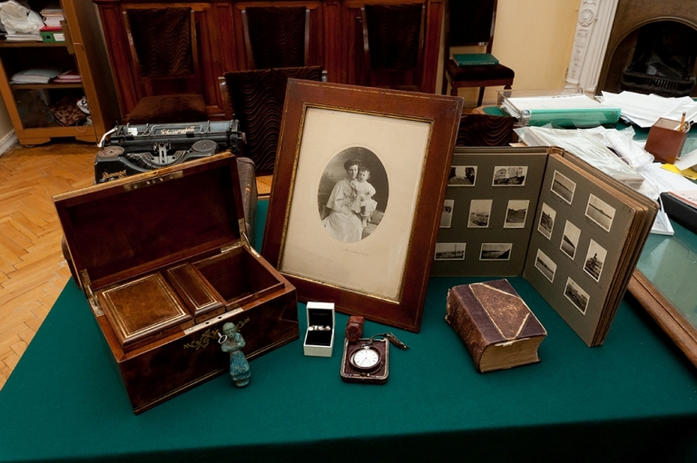 Memorial items of Academician N.P. Likhachev at St. Petersburg Institute of History: an exhibition of gifts
