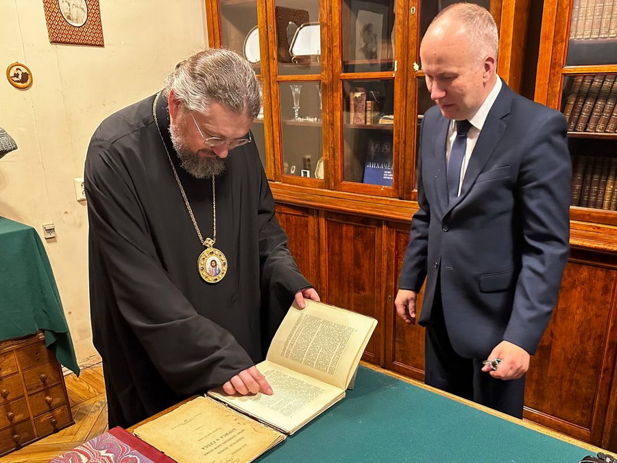 Епископ Вениамин посетил СПбИИ РАН 07.11.2025