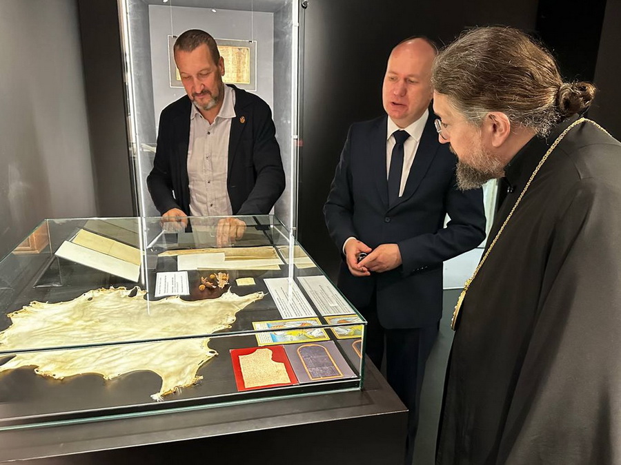 Епископ Вениамин посетил СПбИИ РАН 07.11.2025