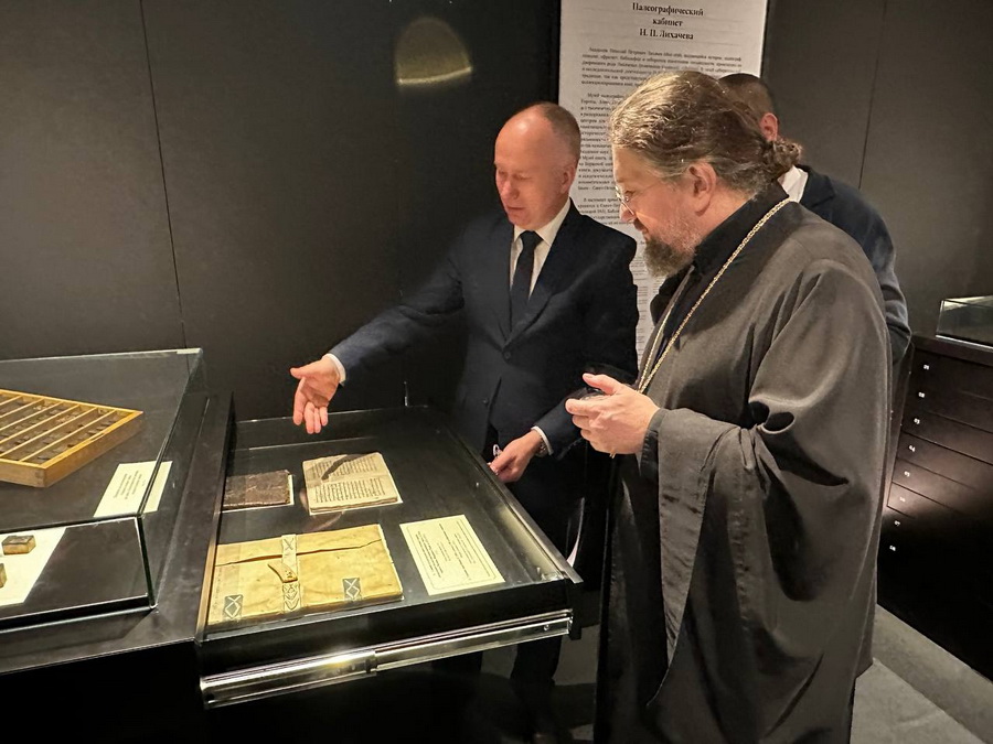 Епископ Вениамин посетил СПбИИ РАН 07.11.2025