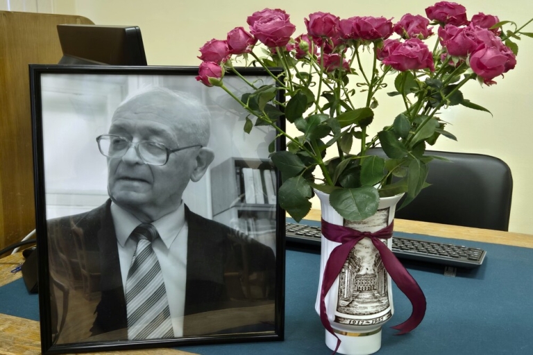 К 90–летию со дня рождения Игоря Павловича Медведева