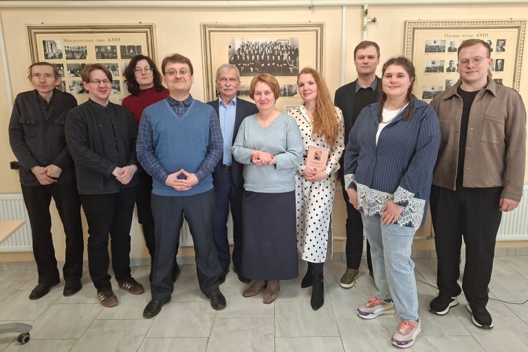 Под сенью сталинской конституции 24.04.2026 Обложка